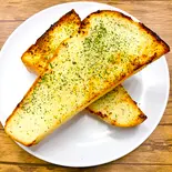 厚切りガーリックトースト（パンとスープ。Cafe Karanos[カラノス]）