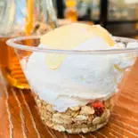 グリークヨーグルト プレーン (Cup) Plain Greek Yogurt（【アサイーボウル＆グリークヨーグルト＆サラダ 粥】SUNTRIBE）