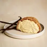 ウルトラバニラシュークリーム（銀座緑花堂 徳川店）