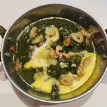 キーマエッグスパイナッチカレー(キーマ・卵・ほうれん草) Keema egg spinach curry（NAMASTE ASIAN KITCHEN AND HALAL SHOP）