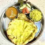 Garlic Naan One Curry Set ガーリックナン・カレー1種セット（NAMASTE ASIAN KITCHEN AND HALAL SHOP）