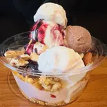 Vanilla Dry Fruits Ice Cream Bowl バニラ・ドライフルーツ・アイスクリーム・ボウル（NAMASTE ASIAN KITCHEN AND HALAL SHOP）