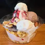 Big Mix Ice Cream Ball ビッグミックス・アイスクリームボール（NAMASTE ASIAN KITCHEN AND HALAL SHOP）