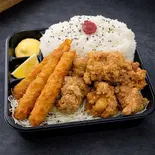1キロメガ盛り唐揚げと海老フライ弁当{ ご飯600g 唐揚げと海老フライ400g}（1キロメガ盛り唐揚げ弁当蒲田店）