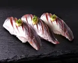 季節の光物(3貫)（ちよだ鮨 新津田沼駅店）