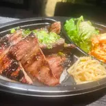 焼肉屋の黒毛和牛カルビ弁当（隠れ家焼肉 漱石 心斎橋店）