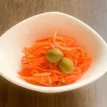 キャロラペ(人参の細切りサラダ)（焼肉ビストロギューマ）
