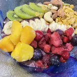じん.のフルーツたっぷりアサイーボウル(地鶏食堂じん.日赤通り)