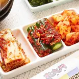 キムチ盛り合わせ김치모듬（焼肉韓国料理 東大門）