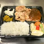 手作り唐揚げとハンバーグ弁当（ダイニングバー ひびき家）