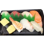 おまかせ握り 8貫（うおがし本店）