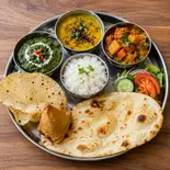スビダベジターリー SUVIDHA VEG THALI（SUVIDHA ASIAN DINING ＆ BAR）