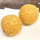 セットで100円引き♪自家製ごま団子（角煮のからあげ 豚の角煮丼 -豚玄角-）