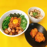 台湾カレーまぜそば・豚マヨ丼セット・からあげ2個（ラーメンKING）