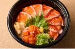 サーモン丼（和食鍋処 すし半 大正店）