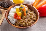 【弁当】いろいろ野菜の牛すじカレー（唐揚げ＆ステーキ 肉カフェ AkiTaka）