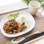 自家製ハンバーグ丼【気まぐれスープ付き】（ツナグカフェ TSUNAGU）