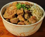 和牛角煮丼 特(炭火ホルモン焼き まるかん)
