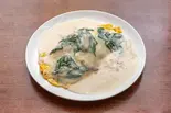 ほうれん草としめじのクリームオムライス（ひだまりカフェひまわり）