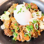 【人気No.2】 牛すじ煮込丼（のみくいや 榮菜）