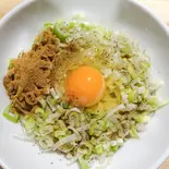 魚介釜玉中華そば(卵、ネギ、ブラックペッパー、魚粉)（釜玉中華そば 世田谷製麺所 足立店）
