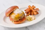 ミニチーズトマトバーガー(フレンチフライ付き)Mini Cheese Tomato Burger with French Fries（TEDDY BROWN テディブラウン広尾）