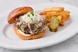 ミニマッシュルームと3種のチーズバーガー(フレンチフライ付き)Mini Mushroom ＆ Three-Cheese Burger（TEDDY BROWN テディブラウン広尾）