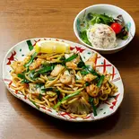 海鮮塩焼きそば ミニポテトサラダ付き（居酒屋よあけ）