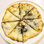 アンコナン Sweet Red Bean Paste Naan（チョウタリー レストラン andバー）
