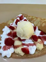 Wクリームクラッシュいちごアイスくれーぷ（くれーぷくれーぷ）