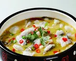酸菜鱼  高菜と白身魚のピリ辛煮込み（湘味食府）