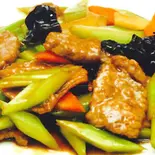牛肉とセロリの炒め/Stir beef and celery(中華料理 龍門)