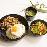 ガパオ、グリーンカレーWセット（aroi cafe）