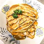 蒸し鶏のゴマタレかけ（中華料理 金星）
