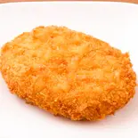 お肉屋さんの大きな牛肉コロッケ（Care's Cafe ＆ Bar）