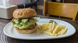 アボカドバーガー（URAYASU Diner）
