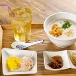 貝柱と干し海老出汁の白身魚の粥セット お茶とお任せ点心2品（ラッキーティーパーラー）