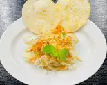 豚耳と玉ねぎサラダ(海老せんべい付き) Gỏi Tai Heo (kèm bánh phồng tôm)（ベトナム料理ハイイエンフード）