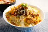 キノコの親子丼とわかめスープ oyakodon with mushrooms and seaweed soup（【出汁の親子丼】鶏ヶ屋～西浅草店～）