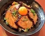 チャーシュー丼（肉酒場ちび九炉）