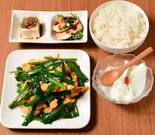 ニラと卵炒め定食【中華料理定食】(小尾羊 薬膳しゃぶしゃぶ 巣鴨店)