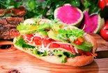 野菜たくさんのヘルシーバインミー Lots of vegetables Healthy Vine Me（【バインミー専門店】 レモングラスbánh mì Specialty Store Lemongrass）