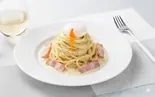 別添え温玉＆パルメザンチーズのカルボナーラ3180円↓[チーズ増量中]（大盛無料の洋食屋さん。五つ星パスタ）