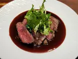 牛フィレ肉のタリアータ(150g)〜黒トリュフソース〜（俺のイタリアン 歌舞伎町）