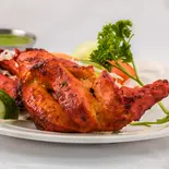 半分タンドリーチキンHalf tandoori chicken（本格カレースターケバブ ビリヤニ ハラル専門店）