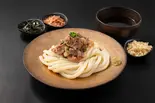 (冷)黒毛和牛の極太おうどん～たぬき～（黒毛和牛のおうどん 讃岐屋 新宿歌舞伎町店）