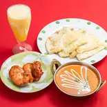 カレーとチーズナンとチキンティッカ2pとマンゴーラッシーのセット-Curry,Cheese-Nan,Chicken-Tikka-2p,MangoLassie(【カレーの名店】 インド料理 ビニタダイニング BINITA DINING)