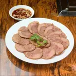 牛肉の醤油煮込み(ジンギスカンラムモモ焼き)