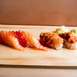 サーモンいくらがけと生雲丹の握りセット（笠川水産）
