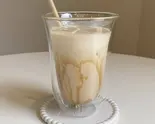 キャラメルラテ(アイス)/Caramel latte(ice)（【グルテンフリー】洋菓子とコーヒー シモキタシマイ/【gluten-free】pâtisserie ＆ coffee stand shimokitashimai）